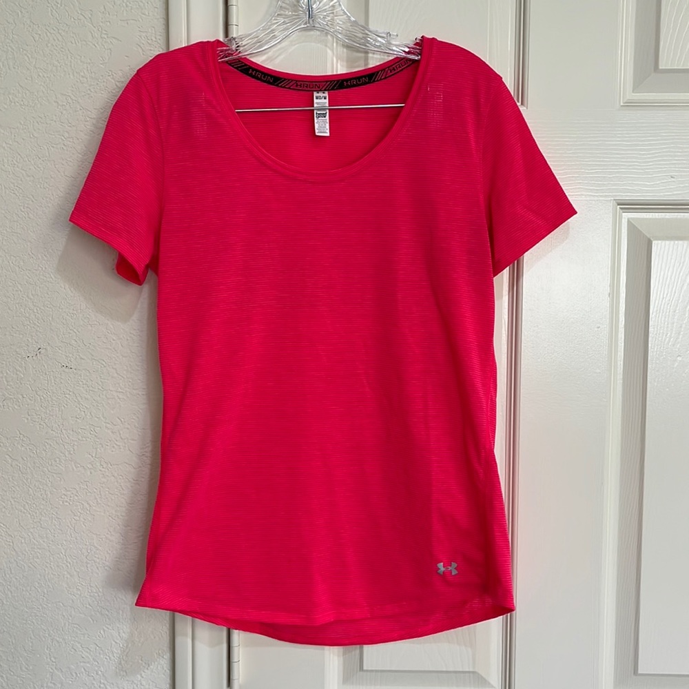⭐️Any 3/$20⭐️ UNDER ARMOUR Run Hot Pink Heat Gear Short Sleeve Top—Size Medium—